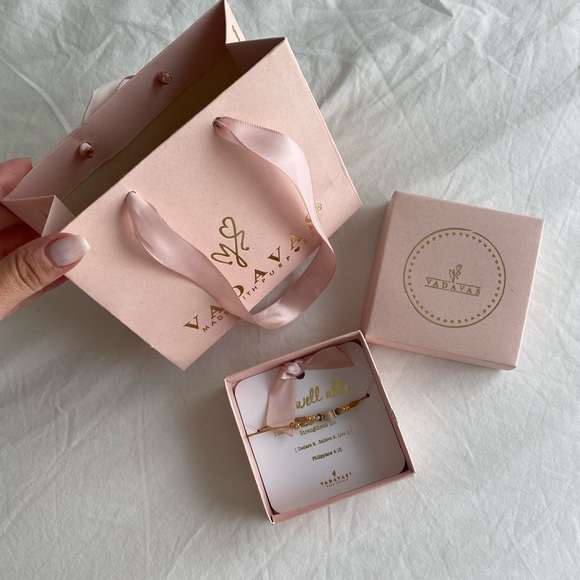 NEW thread bracelet - Picture 2 of 5